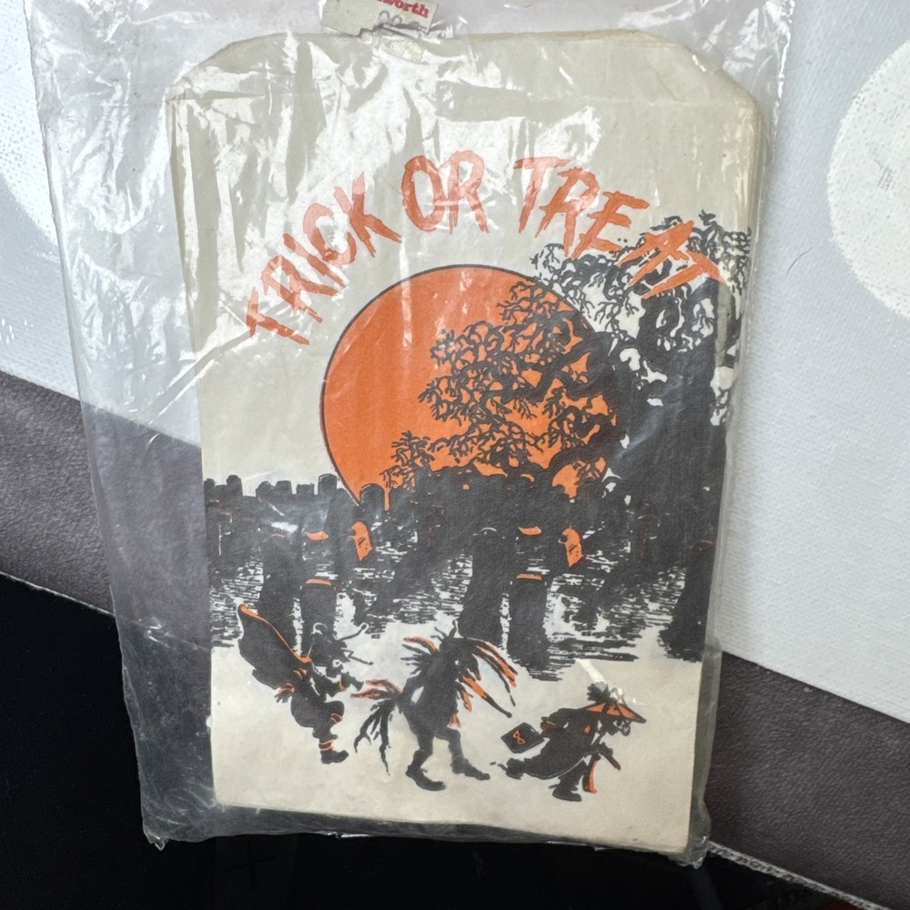 40 Vintage Halloween Paper Trick or Treat "Graveyard" Bags Topstone NOS Made USA - Picture 6 of 12